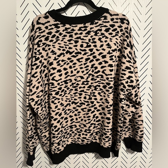 T Tahari Leopard Print Crew Neck Sweater - Picture 9 of 9